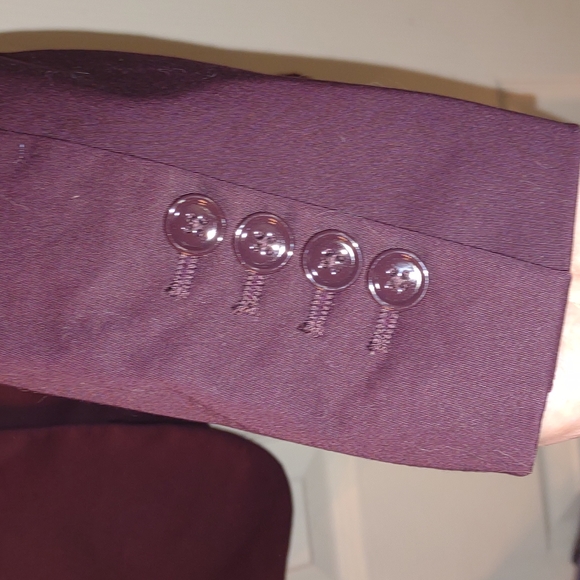 Crisp burgundy women's one button jacket/blazer size 6! - Picture 3 of 5
